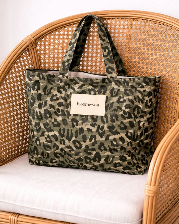 LEOPARD HUNTER TOTE