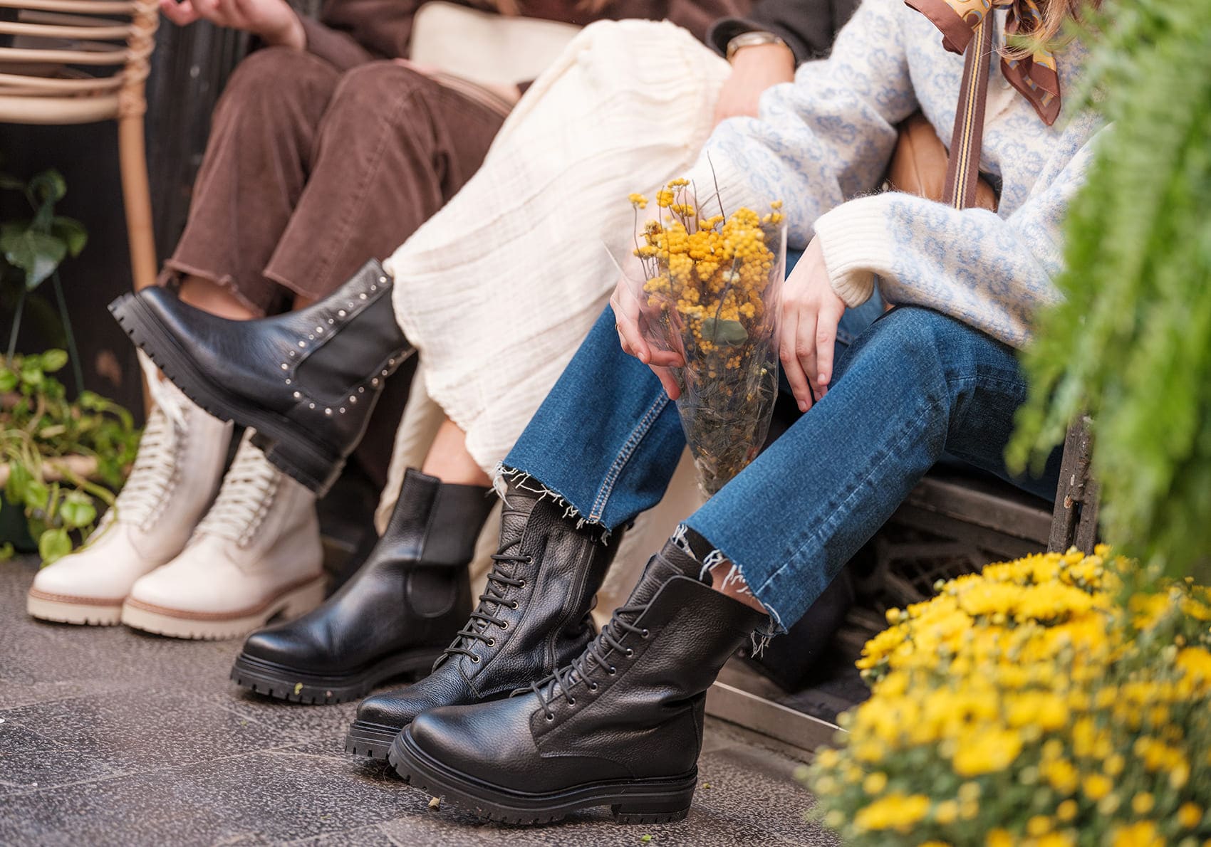 Los tres aliados indispensables para este invierno: suela track, botines Chelsea y estilo militar